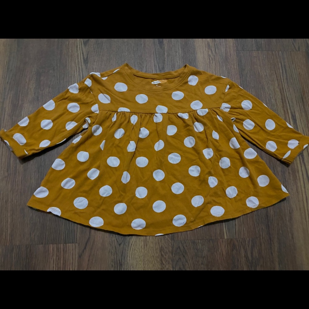 3/12 yellow and white polka dot old navy shirt